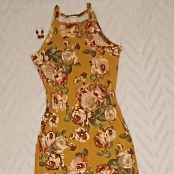 URBAN ROSE - Picture 1 of 3